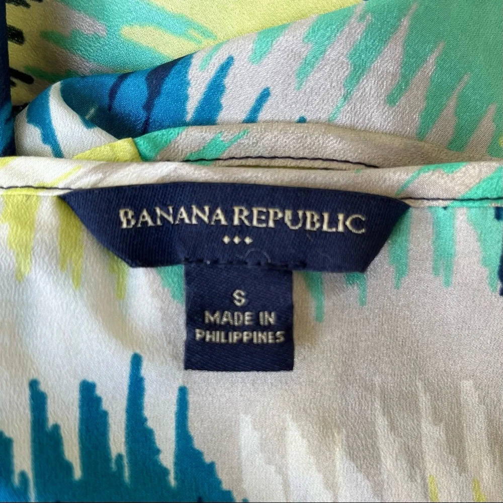 •Banana Republic• Abstract Print Ruffle Front Sleeveless Top - Size Small - Picture 2 of 8